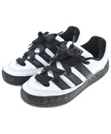 adidas スニーカー