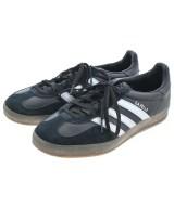 adidas スニーカー