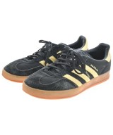 adidas スニーカー