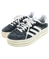 adidas スニーカー