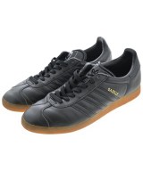 adidas スニーカー