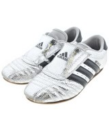 adidas スニーカー