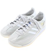 adidas スニーカー