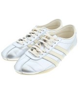 adidas スニーカー