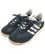 adidas スニーカー