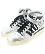 adidas スニーカー