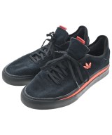 adidas スニーカー