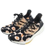 adidas スニーカー