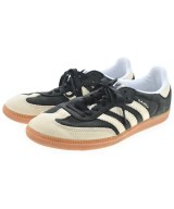 adidas スニーカー