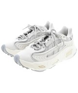 adidas スニーカー