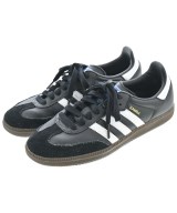 adidas スニーカー