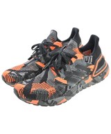 adidas スニーカー
