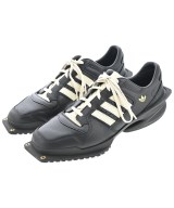adidas スニーカー