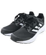 adidas スニーカー