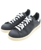 adidas スニーカー