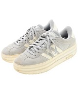 adidas スニーカー