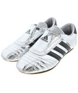 adidas スニーカー
