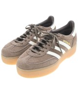 adidas スニーカー