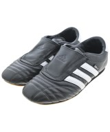 adidas スニーカー