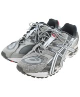 INVINCIBLE スニーカー