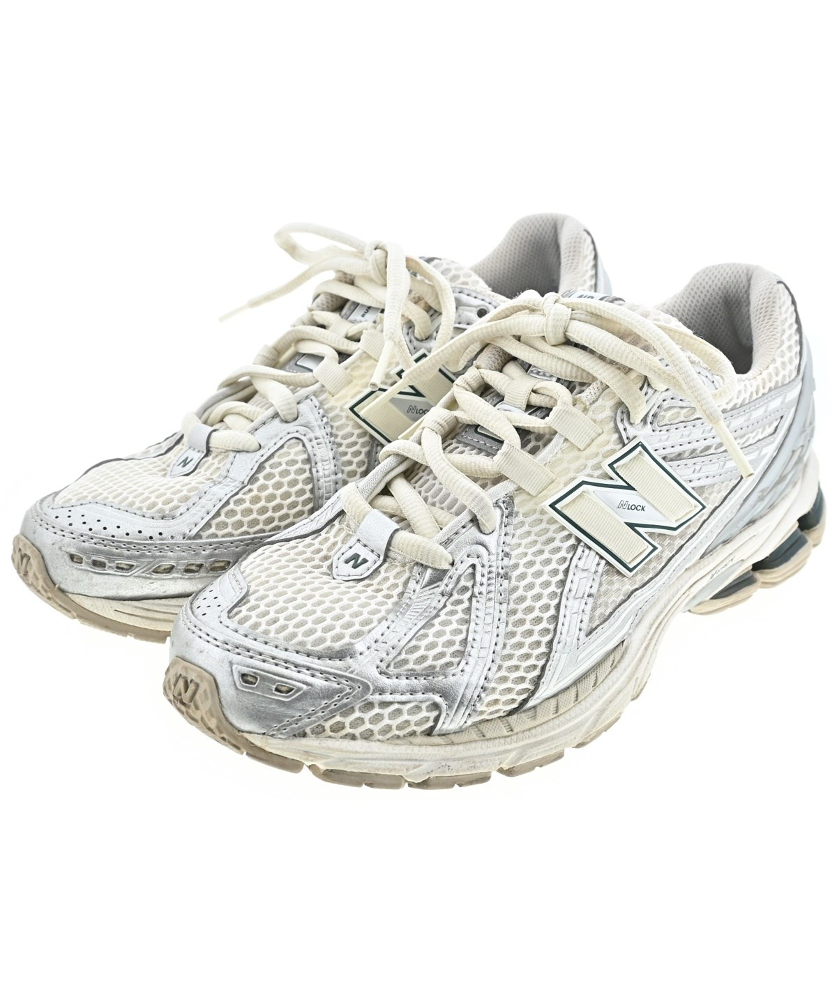 純銀ラクダ新品１３０グラム New Balance（ニューバランス）スニーカー 白 サイズ:26cm