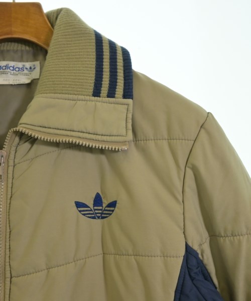 adidas（アディダス）ダウンジャケット/ダウンベスト カーキ サイズ:L メンズ/2200732866020