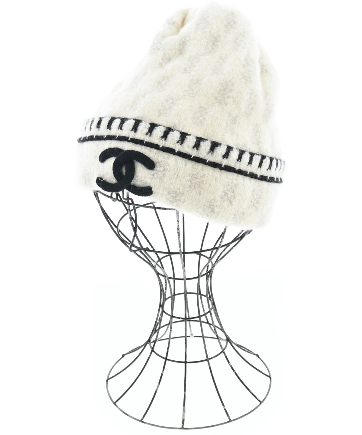CHANEL 100%カシミヤ ホワイトビーニー　新品 CHANEL 100%カシミヤ ホワイトビーニー新品