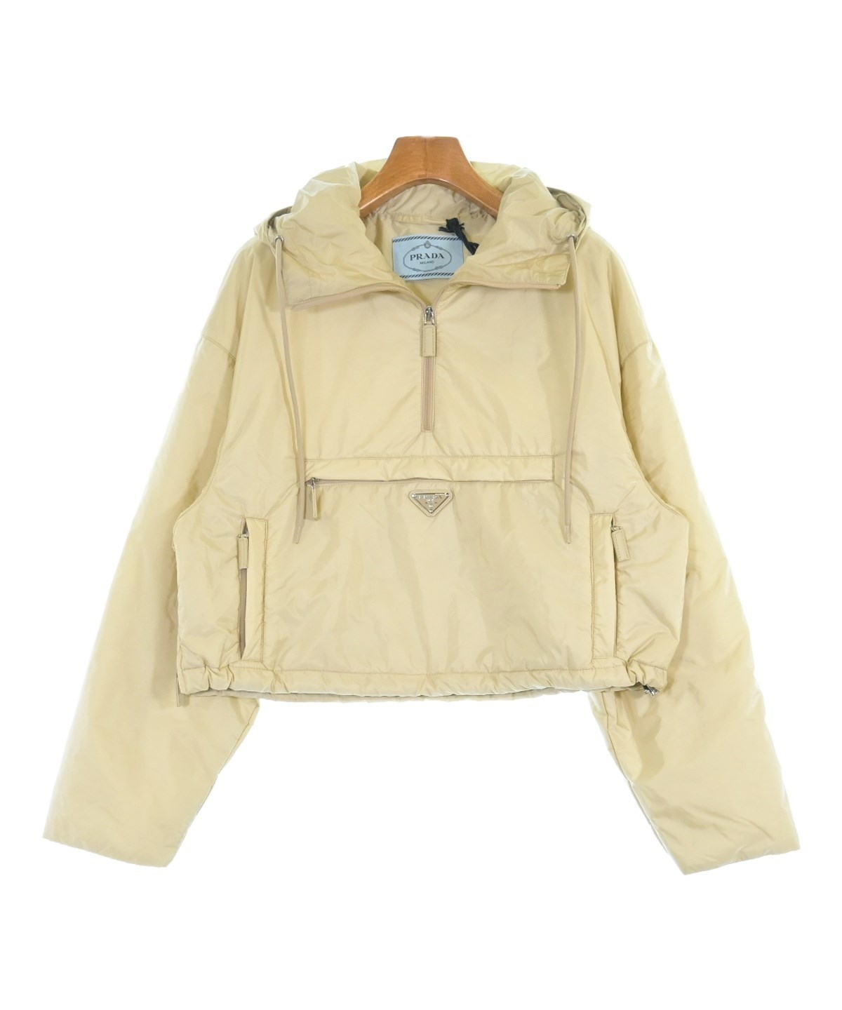 【★さま専用】新品未着用　PRADA ダウンベスト ベージュ　サイズ 38M PRADA（プラダ） ダウンベスト レディース ダウン ジレ ロゴ プレート