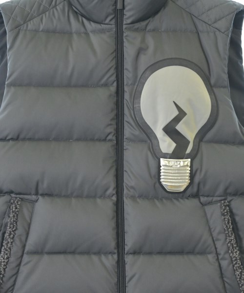 FENDI（フェンディ）ダウンジャケット/ダウンベスト 黒 サイズ:48(L位) メンズ/2200668074902