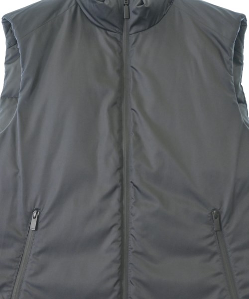 FENDI（フェンディ）ダウンジャケット/ダウンベスト 黒 サイズ:48(L位) メンズ/2200668074902