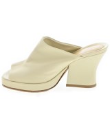 BOTTEGA VENETA（ボッテガヴェネタ）サンダル ベージュ サイズ:EU35 1/2(22cm位) レディース/2200714086156