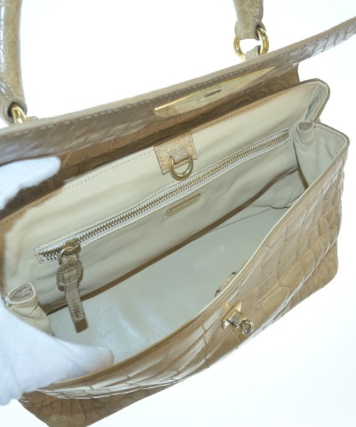 GIORGIO ARMANI（ジョルジオアルマーニ）ハンドバッグ ベージュ サイズ:- レディース/2200649713097