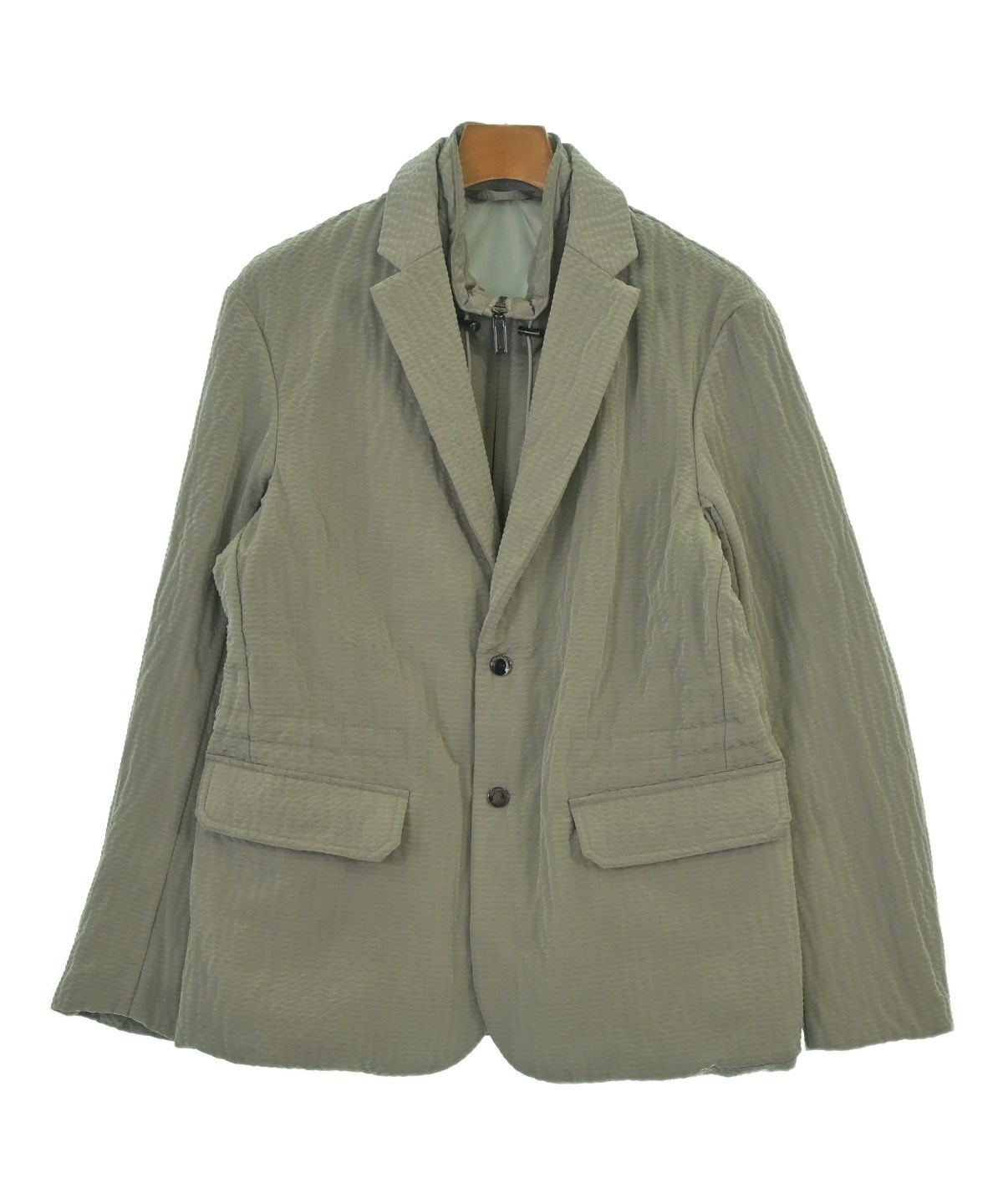 エンポリオアルマーニ　カシミアジャケット 軽やかなレザーで、力強さを内包させたエンポリオ アルマーニ──特集