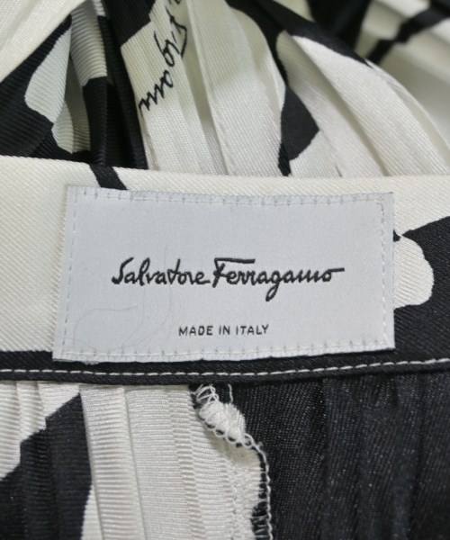 Salvatore Ferragamo（サルバトーレフェラガモ）ロング・マキシ丈スカート 白 サイズ:38(S位) レディース/2200675332026