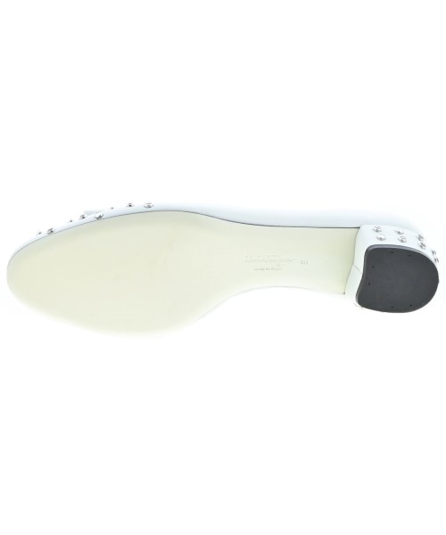 Salvatore Ferragamo（サルバトーレフェラガモ）パンプス 白 サイズ:9(26.5cm位) レディース/2200695210038