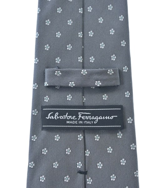 Salvatore Ferragamo（サルバトーレフェラガモ）ネクタイ グレー サイズ:- メンズ/2200718235437