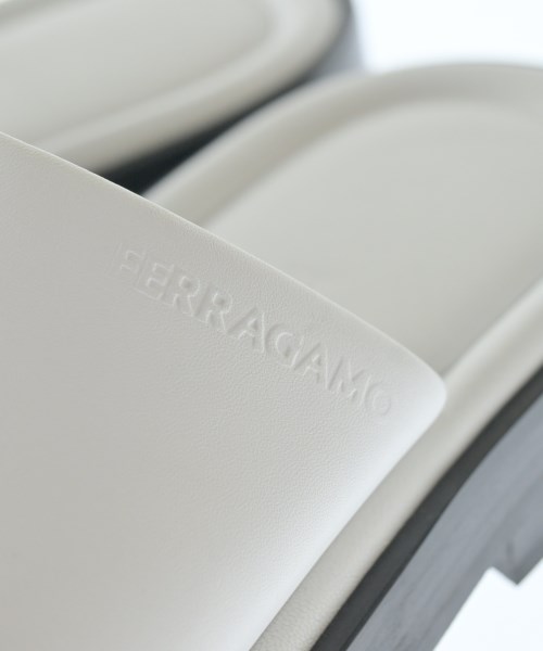 Salvatore Ferragamo（サルバトーレフェラガモ）サンダル 白 サイズ:6 1/2(24cm位) レディース/2200640055967