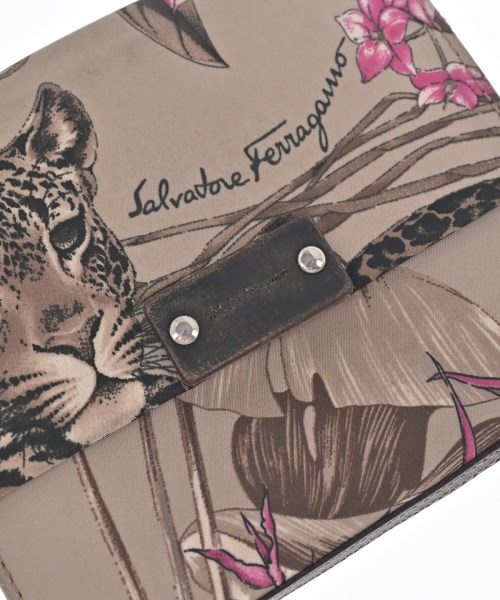 Salvatore Ferragamo（サルバトーレフェラガモ）財布・コインケース ベージュ サイズ:- レディース/2200705775083