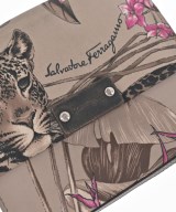 Salvatore Ferragamo（サルバトーレフェラガモ）財布・コインケース ベージュ サイズ:- レディース/2200705775083