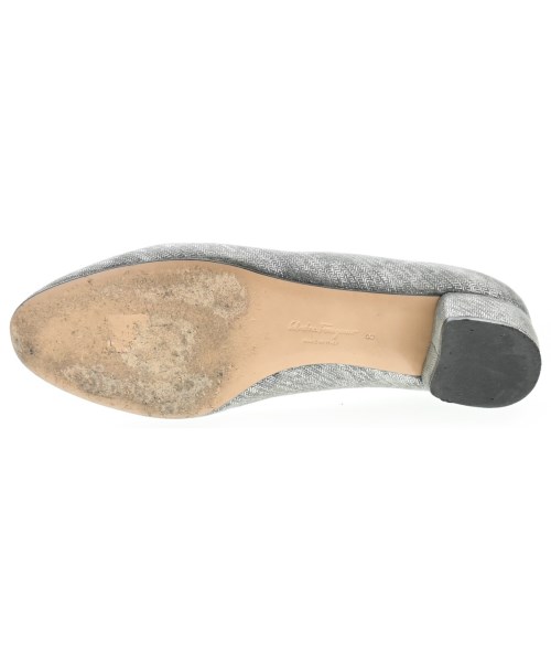 Salvatore Ferragamo（サルバトーレフェラガモ）パンプス グレー サイズ:8(25.5cm位) レディース/2200707666235