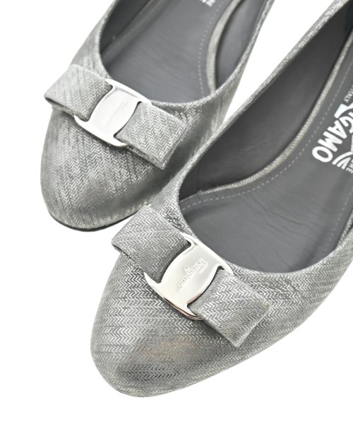 Salvatore Ferragamo（サルバトーレフェラガモ）パンプス グレー サイズ:8(25.5cm位) レディース/2200707666235