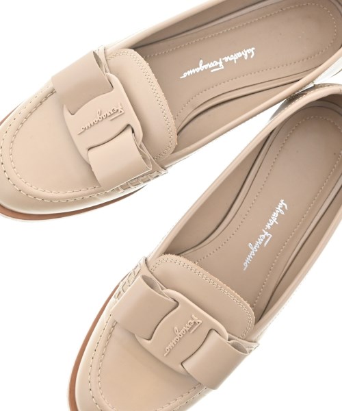 Salvatore Ferragamo（サルバトーレフェラガモ）ドレスシューズ/ローファー ベージュ サイズ:7(24.5cm位) レディース/2200664441012