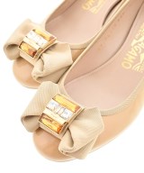 Salvatore Ferragamo（サルバトーレフェラガモ）パンプス ベージュ サイズ:5(22.5cm位) レディース/2200725796013