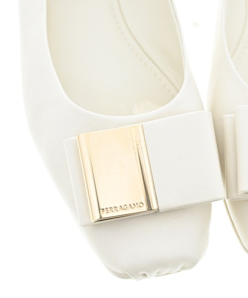 Salvatore Ferragamo（サルバトーレフェラガモ）パンプス 白 サイズ:9(26cm位) レディース/2200683531060