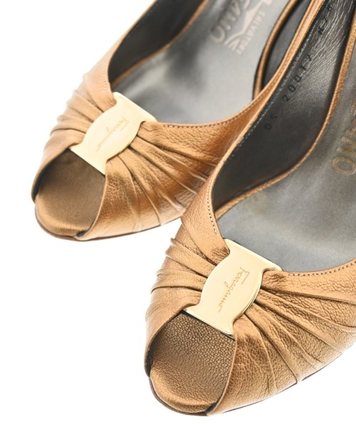 Salvatore Ferragamo（サルバトーレフェラガモ）パンプス ゴールド サイズ:5 1/2(23cm位) レディース/2200684282077