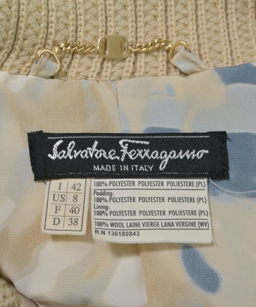 Salvatore Ferragamo（サルバトーレフェラガモ）ダウンジャケット/ダウンベスト ベージュ サイズ:42(M位) レディース/2200681994065