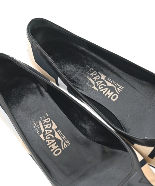 Salvatore Ferragamo（サルバトーレフェラガモ）パンプス ベージュ サイズ:7 1/2(25cm位) レディース/2200686973089