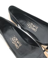 Salvatore Ferragamo（サルバトーレフェラガモ）パンプス ベージュ サイズ:7 1/2(25cm位) レディース/2200686973089
