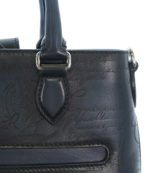 Berluti（ベルルッティ）ショルダーバッグ 紺 サイズ:- メンズ/2200599663046