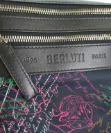 Berluti（ベルルッティ）ショルダーバッグ 黒 サイズ:- メンズ/2200616637142
